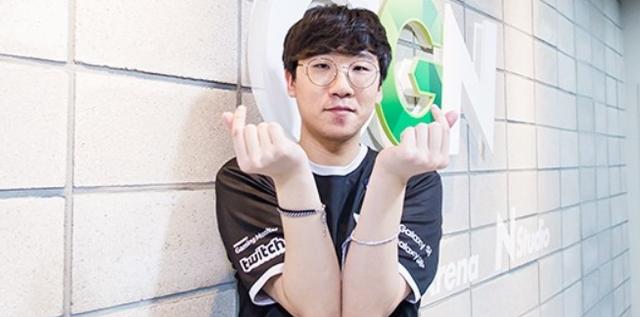 边路出球成 边路出球成