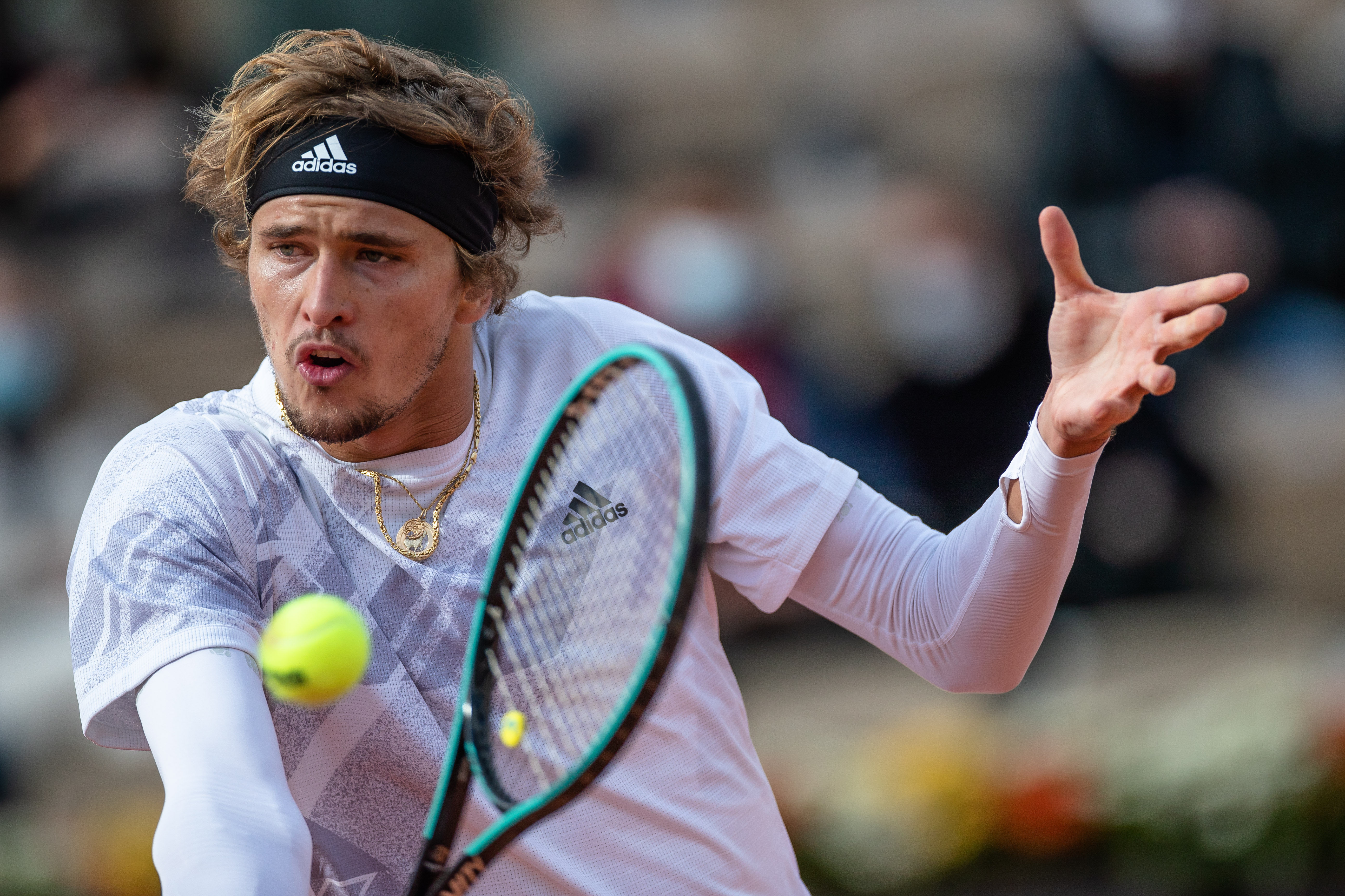 在片中通过 在片中通过